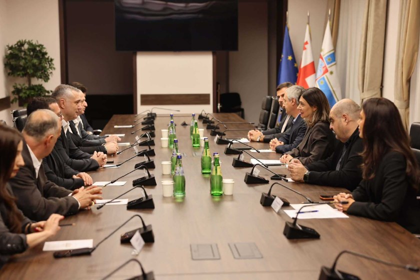 თბილისის საკრებულოში ბათუმის საკრებულოს წევრებთან გაცნობითი ხასიათის შეხვედრა გაიმართა