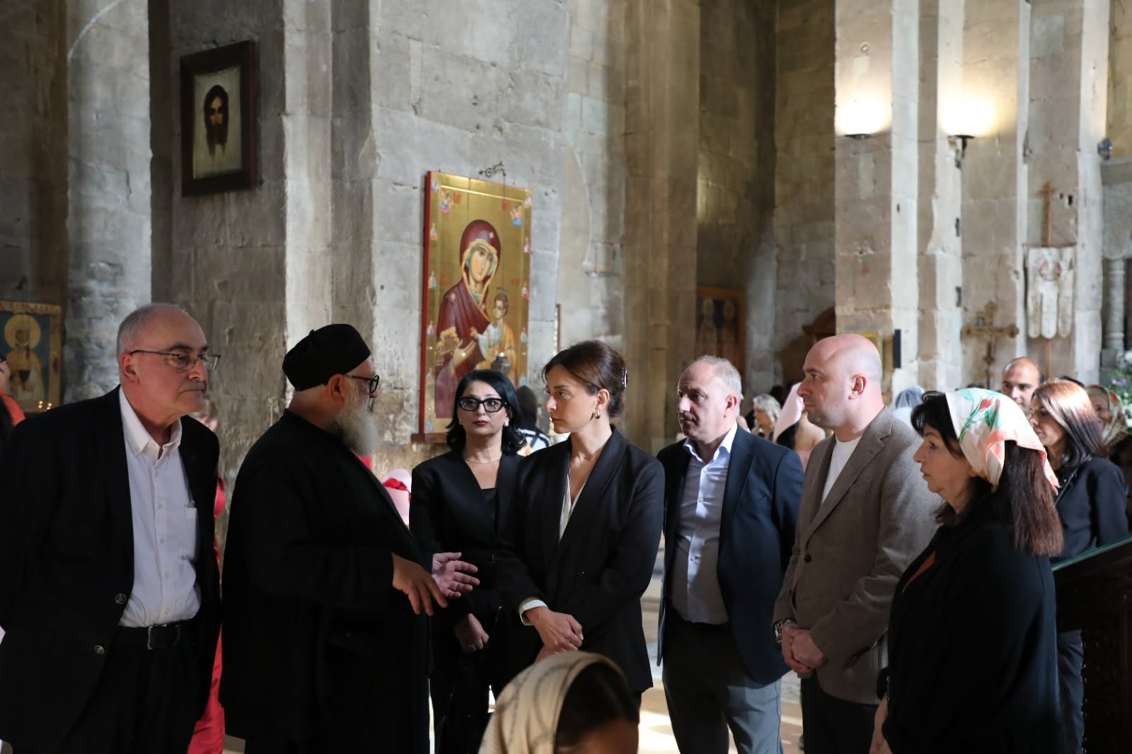 კულტურის მინისტრი მაია ბითაძე სვეტიცხოვლის საკათედრო ტაძარში არსებულ მდგომარეობას და დაგეგმილ სამუშაოებზე ინფორმაციას ადგილზე გაეცნო
