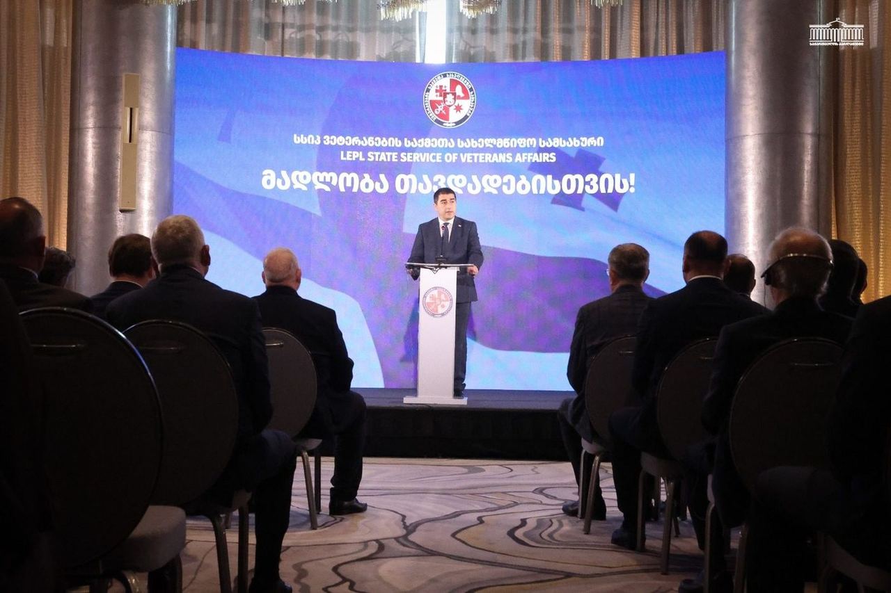 შალვა პაპუაშვილი, პარლამენტის წევრებთან ერთად, ვეტერანთა დღისადმი მიძღვნილ ღონისძიებას დაესწრო