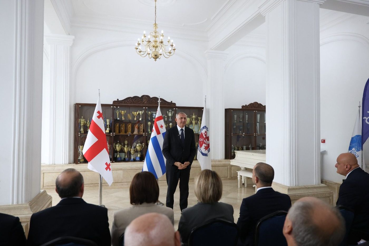 აჭარის მთავრობის თავმჯდომარემ ვეტერანის დღე რეგიონში მცხოვრებ ვეტერანებს მიულოცა