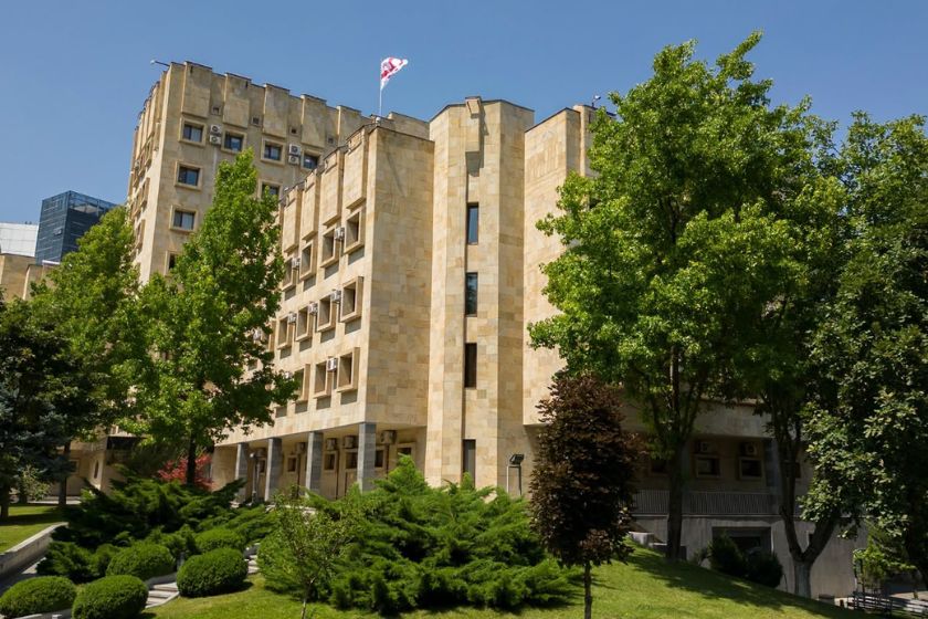 პროკურატურის მიერ წარდგენილი მტკიცებულებების საფუძველზე დიდი და განსაკუთრებით დიდი ოდენობით ნარკოტიკული საშუალების უკანონო შეძენა, შენახვის, რეალიზაციის და რეალიზაციის ხელშეწყობის ფაქტზე ბრალდებულს 17 წლით თავისუფლების აღკვეთა მიესაჯა