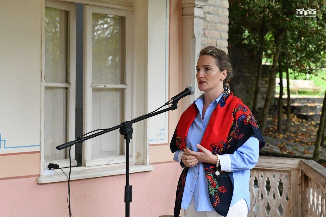 მარიამ ლაშხი გაზეთ „ივერიის“ 1888 წლის ნომრების წლიური კომპლექტის წარდგენაზე სიტყვით გამოვიდა