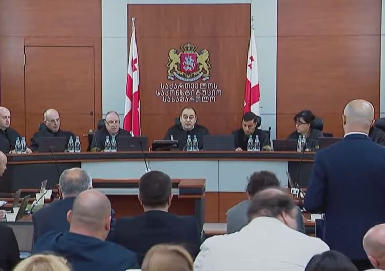 საკონსტიტუციო სასამართლომ, პარტიების აკრძალვის სარჩელზე სასამართლო განხილვის ერთი თვით გადადების შესახებ „გახარია საქართველოსთვის“ შუამდგომლობა არ დააკმაყოფილა