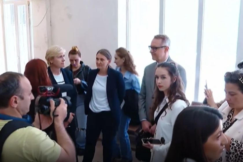 ოპოზიცია ქვეყნის გარეთ დაწერილი გეგმით და ინსტრუქციით - რატომ ვერ მოქმედებენ დამოუკიდებლად და რა რჩევებს იღებენ უცხოელებისგან. „ქრონიკის“ სიუჟეტი