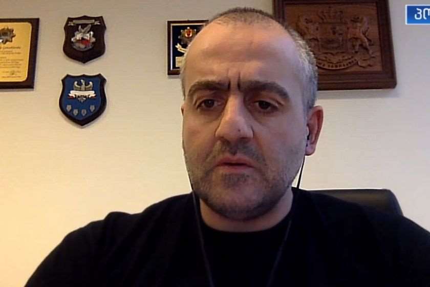 გიორგი გამსახურდია: ზოგი პოლიტიკოსი რომ დამდგარა, აი, ჩვენ იმდენი გადავიტანეთ და ვალს ადებენ, თავიანთი ჭკუით ბიძინას. გაუძელით კი არა, რასაც მოესწარით, ყველაფერს ბიძინა ივანიშვილის ხათრით. დანარჩენი კიდევ, სანქციები და ათასი უბედურება, პირადად ბიძინას, ჩვენი ძალოვნების და რამოდენიმე პოლიტიკოსის კისერზე გადავიდა