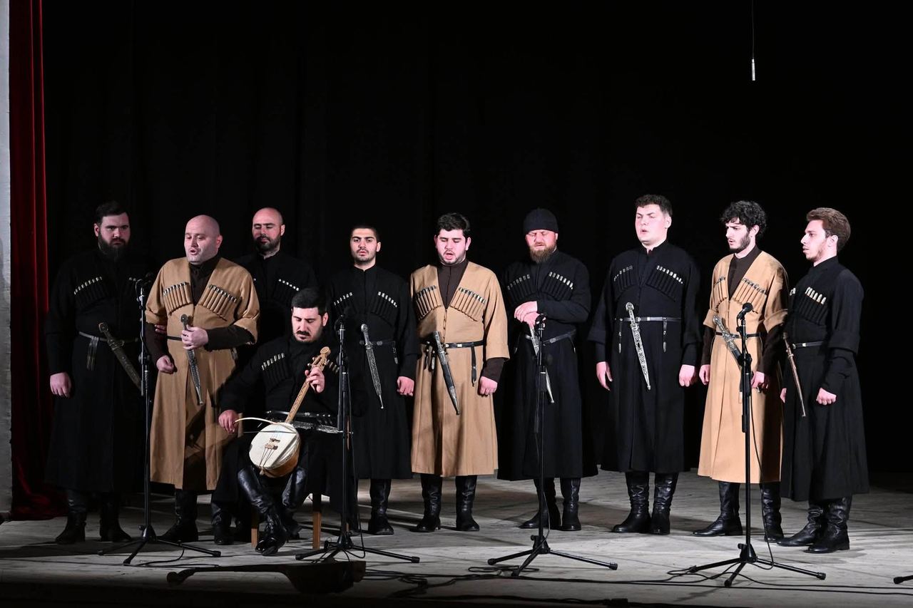 ონის კულტურის სახლში ფოლკლორის ცენტრის გუნდის და რაჭის სალოტბარო სკოლების კონცერტი გაიმართა
