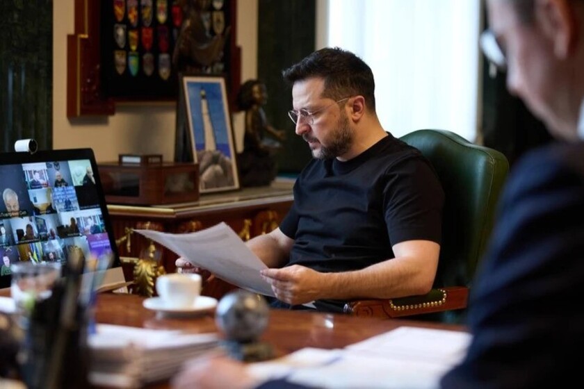 ზელენსკი: უკრაინა უკვე თითქმის ერთი თვეა პიტ ჰეგსეტის ხელმოწერას ელოდება Patriot-ისა და NASAMS-ის რაკეტების მოწოდებაზე