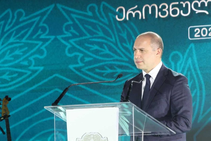 გივი მიქანაძე: მასწავლებლობა მხოლოდ პროფესია არ არის, ეს არის მისია, უდიდესი პასუხისმგებლობა და ეროვნული მნიშვნელობის საქმე - მივმართავ პედაგოგებს, ჩვენ გვესმის თქვენი შრომის ფასი, ვიცით, რა გამოწვევების წინაშე დგახართ და გვჯერა, რომ განათლების სისტემის განვითარება მასწავლებლის მხარდაჭერის გარეშე შეუძლებელია