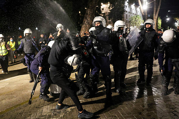 Euronews: ალბანეთის ხელისუფლებამ ახალი რეგულაციები მიიღო, რომლის მიხედვითაც, იმ დემონსტრანტებს, რომლებიც ძალადობრივ აქციებში მონაწილეობენ, 5,5 ათას დოლარამდე ოდენობის ჯარიმა დაეკისრებათ
