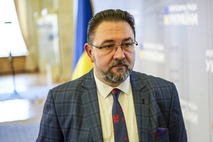 ეუთოს საპარლამენტო ასამბლეის პრეზიდენტმა და რადის დეპუტატმა მიკიტა პოტურაევმა, რომელიც საქართველოში პარტიების აკრძალვის პროცესს აპროტესტებს, უკრაინაში თავად აკრძალა 18 პარტია
