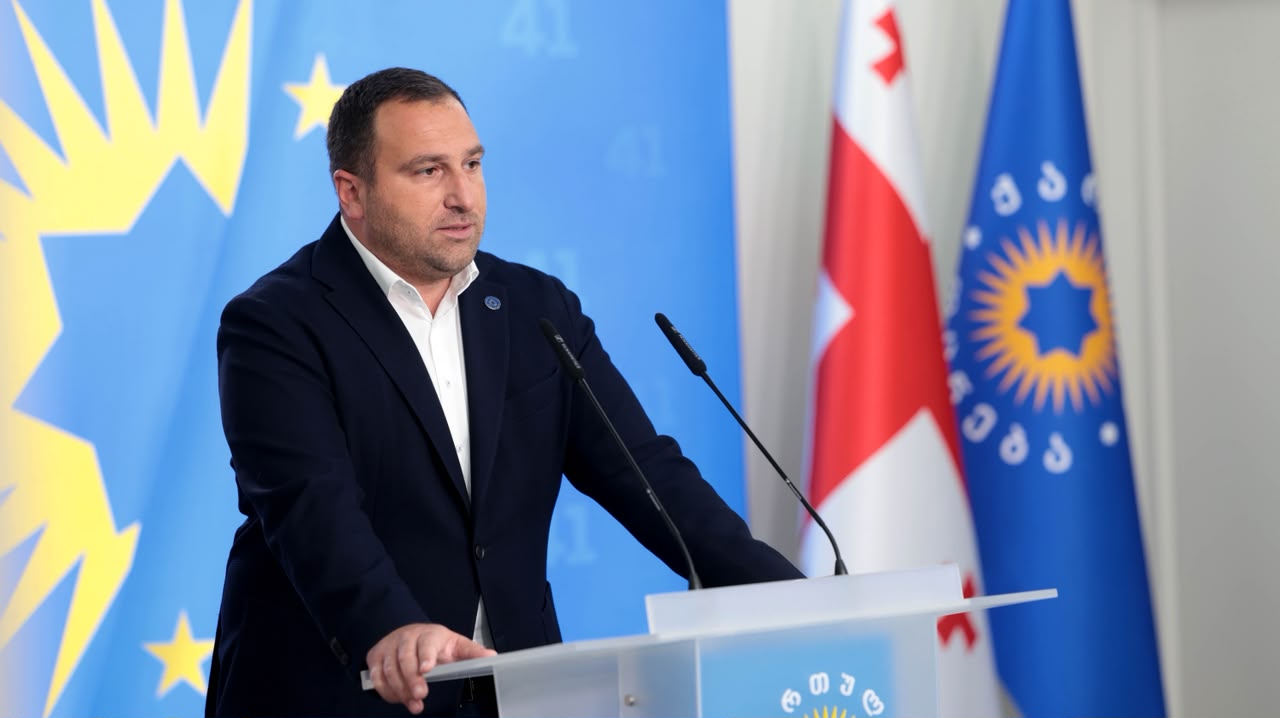 ირაკლი კირცხალია: ვინმეს გვინდა ისეთი საზოგადოება, სადაც გვეტყვიან, რომ თურმე ლგბტ პროპაგანდის წინააღმდეგ კანონის მიღება არის ანტიევროპული? მითხარით თუ ვინმეს ასეთ ევროპასთან ინტეგრაცია გინდათ, მე არ მინდა