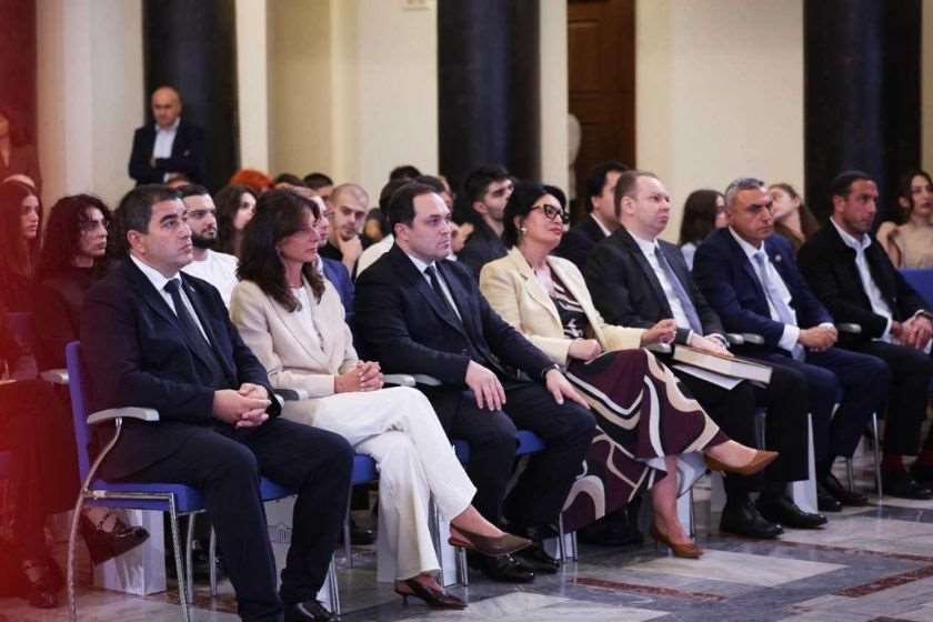 პარლამენტში ჟურნალ „ოქროს საწმისის“ პრეზენტაცია გაიმართა