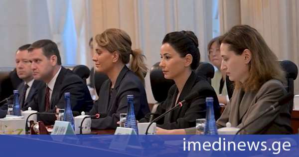 ეკონომიკის მინისტრი მარიამ ქვრივიშვილი ჩინეთში, გლობალური მდგრადი ტრანსპორტის ფორუმში მონაწილეობს. „ქრონიკის“ რეპორტაჟი