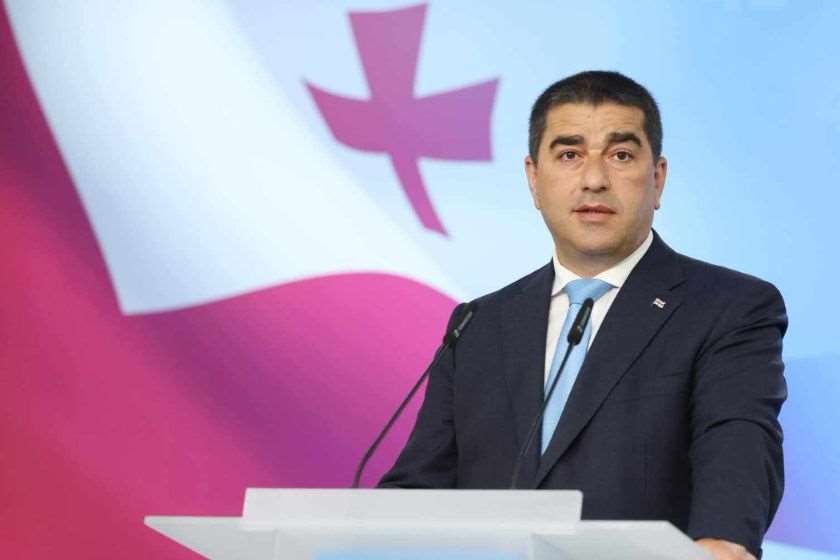 შალვა პაპუაშვილი: როცა ადამიანი ბრიუსელშიც იმავეს ამბობს, რასაც თბილისში, წმინდა ადგილის ზებუნებრივი ძალის რწმენას ბზარი უჩნდება: როგორ შეიძლება, იქ ჩახვიდე და ქედმოხრილი არ ალაპარაკდე?!