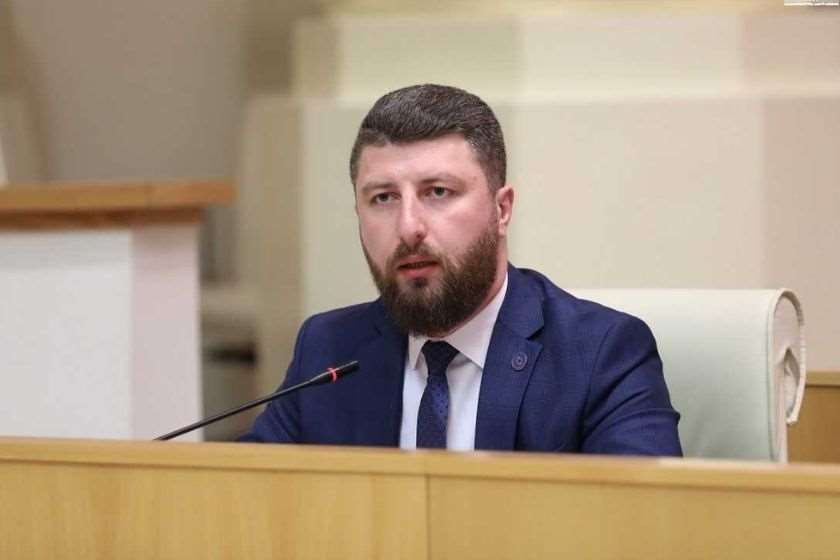 არჩილ გორდულაძე ქუჩის პროტესტზე: საკუთარი არსებობის გასამართლებლადაც კი სჭირდებათ, რომ გამოვიდნენ და რომელიმე, მაგალითად, 667-ე დღე ჩაატარონ. ეს მათი არსებობის გამოვლინებად არის მიჩნეული