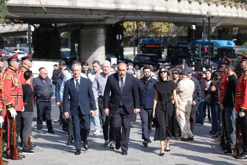 ზურაბ აბაშიძემ და საკრებულოს წევრებმა საქართველოს ერთიანობისთვის ბრძოლაში დაღუპული გმირების ხსოვნას პატივი მიაგეს