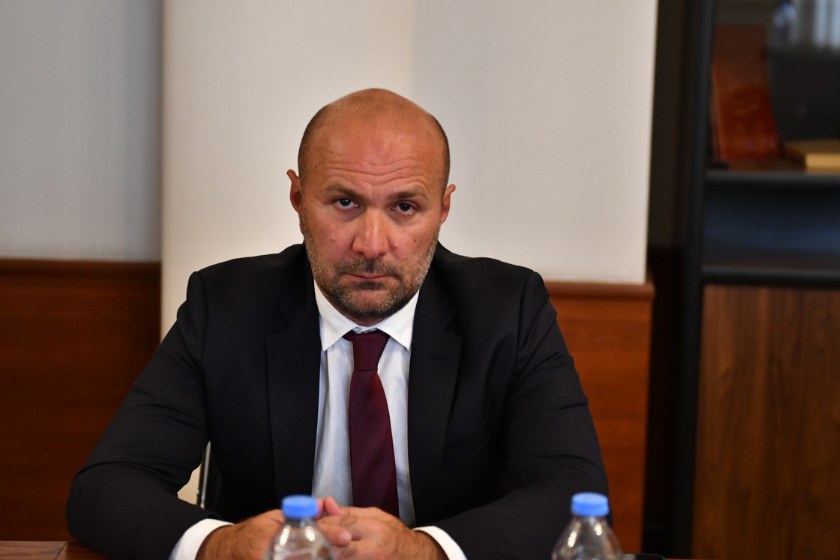 აკაკი ალადაშვილი ქონების გადასახადისგან გათავისუფლებაზე: 40 000 ლარიანი ზღვარი გაიზარდა 100 000 ლარამდე და ეს ცვლილება შეეხო 81 000 ადამიანს. აღნიშნული ცვლილება მათ მოუტანს ფინანსურ შვებას