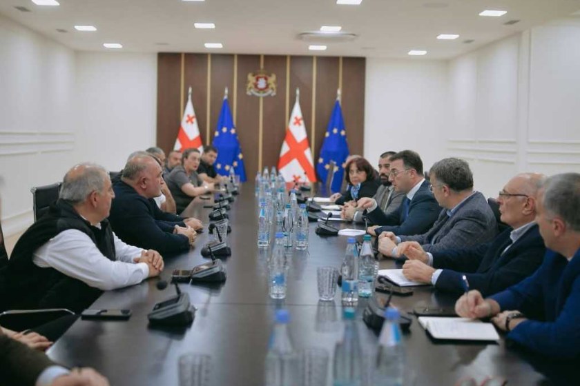 დავით სონღულაშვილი ხილის ექსპორტიორებს შეხვდა