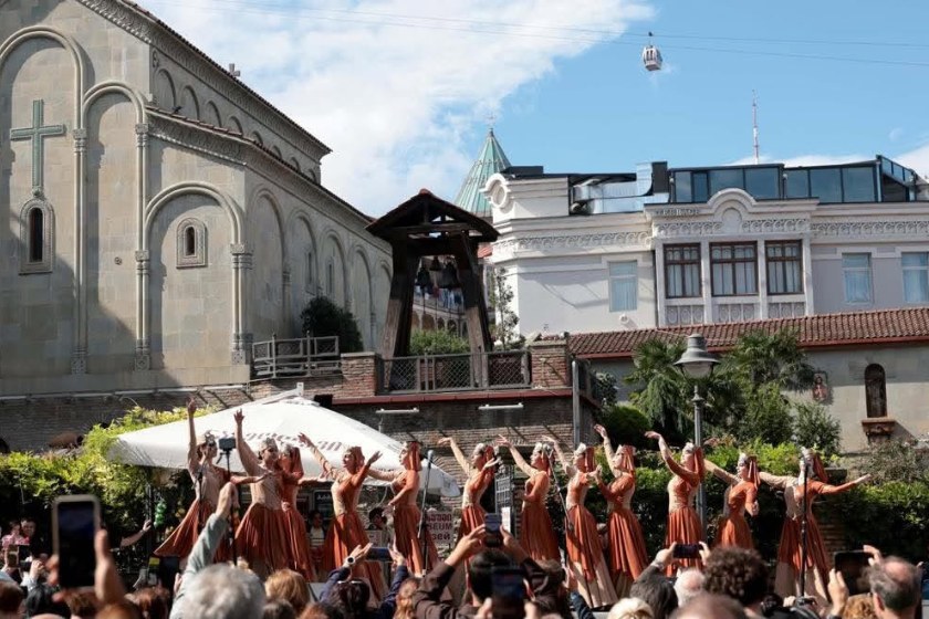 ზურაბ აბაშიძე საკრებულოს წევრებთან ერთად „თბილისობა 2026“-ისადმი მიძღვნილ ღონისძიებებს დაესწრო
