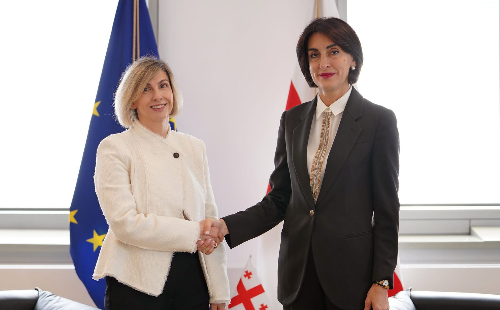 მაკა ბოჭორიშვილმა გაცნობითი შეხვედრა გამართა საქართველოში საბერძნეთის რესპუბლიკის ახლადდანიშნულ ელჩთან სოტირია თეოჰარიდისთან