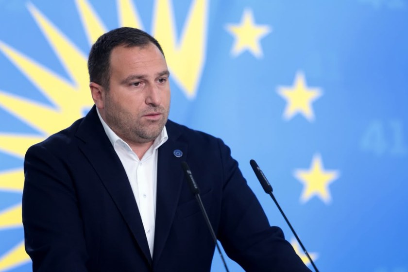ირაკლი კირცხალია: ნიკა გვარამია დარბის და ხან პრემიერს აყენებს, ხან მთავრობას ცვლის. ჯერ გვარამიას დაანონსებული და გაშვებული ხელისუფლება არ გაიშვა, მაგის ნარევოლუციარი