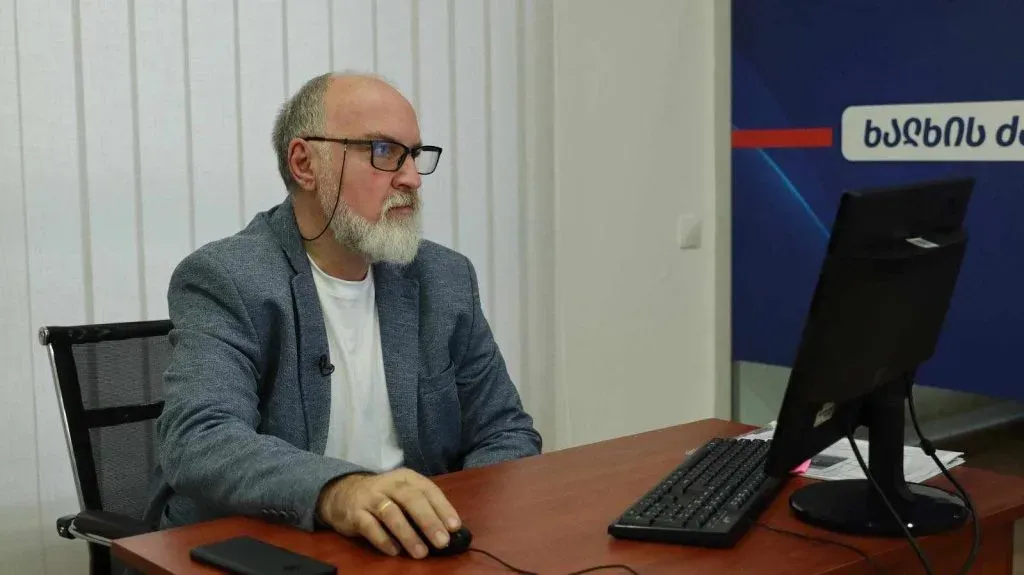 დავით ქართველიშვილი: როდესაც წესით გათვალისწინებული 20 ლარის სანაცვლოდ პენსიას ერთბაშად 45 ლარით ზრდიან, ეს პენსიონერისთვის უკვე საგრძნობი თანხაა და არა უბრალოდ „ფორმალობისთვის“ გაკეთებული ნაბიჯი