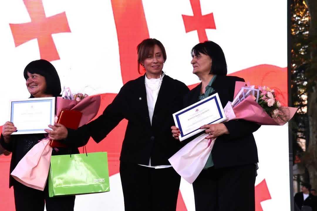 ღვაწლმოსილ მასწავლებელთა დაჯილდოება საქართველოს მასშტაბით გრძელდება