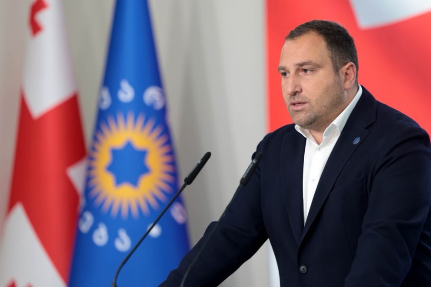 ირაკლი კირცხალია: სერბეთში დემოკრატიულ პროცესს ზეიმობს ჩვენთან ის დამხობის სულისკვეთების ხალხი, რომელიც ექვსჯერ მონაწილეობდა იმ რევოლუციურ სცენარებში, რომელსაც გვიდგამდნენ აქ, ქვეყანაში. რატომ ზეიმობენ?! ღიმილის მომგვრელია