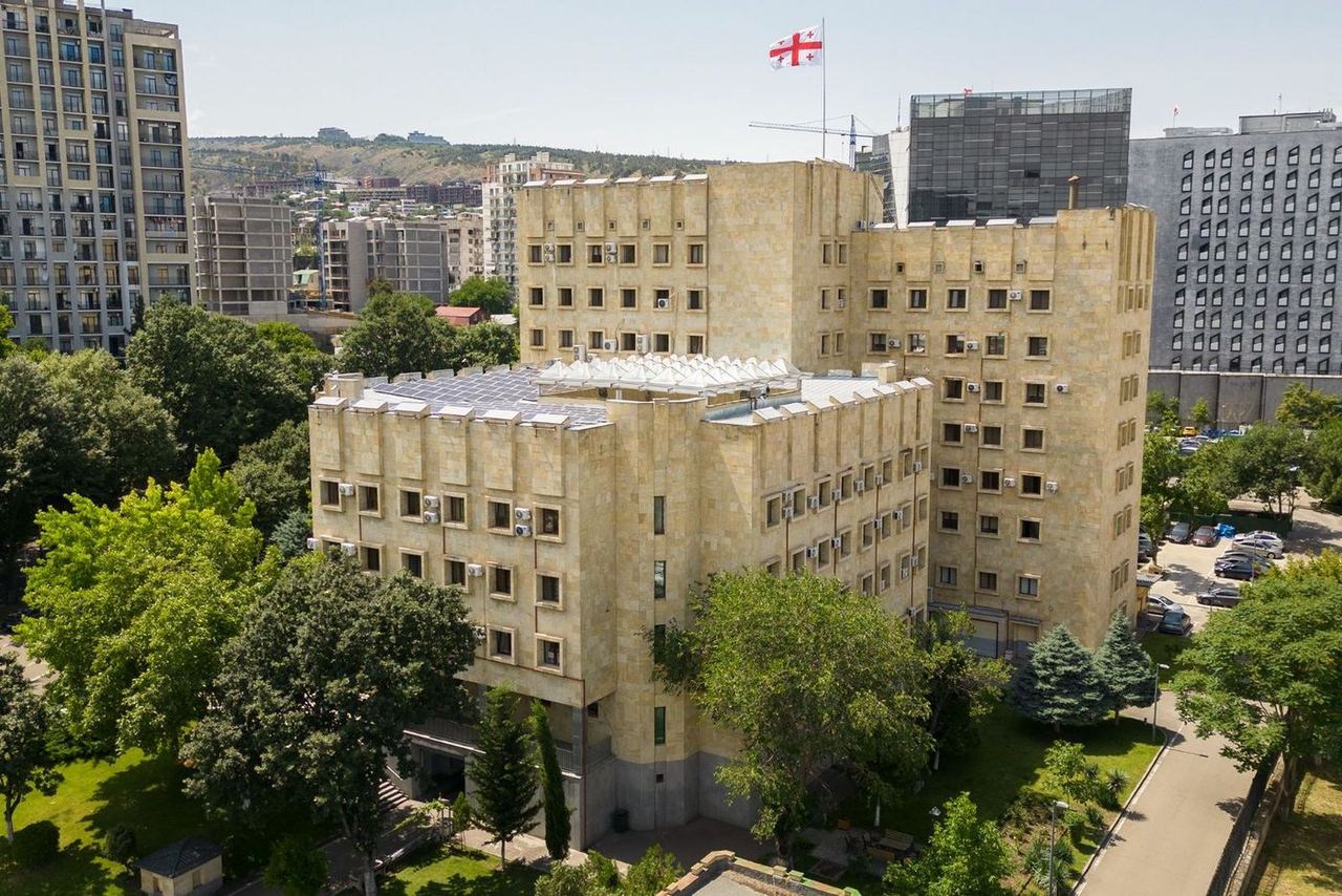 პროკურატურამ დიდი ოდენობით თანხის თაღლითურად დაუფლების ფაქტზე ერთ პირს ბრალდება წარუდგინა