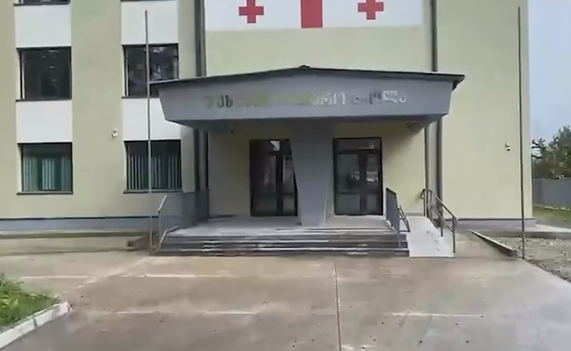 შუხუთის საჯარო სკოლა, რომლის რეაბილიტაციაც 4 მილიონი დაჯდა, ერთი დღით გახსნეს, 16 სექტემბერს კი ისევ დახურეს