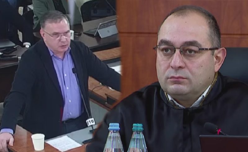 ორმაგი მოქალაქეობის მქონე ერთი ადამიანის მიერ სახელმწიფო მიტაცებაზე გაკეთებული განცხადების შემდეგ, მოსამართლემ ენმ-ს სიტყვა გააწყვეტინა და გააფრთხილა
