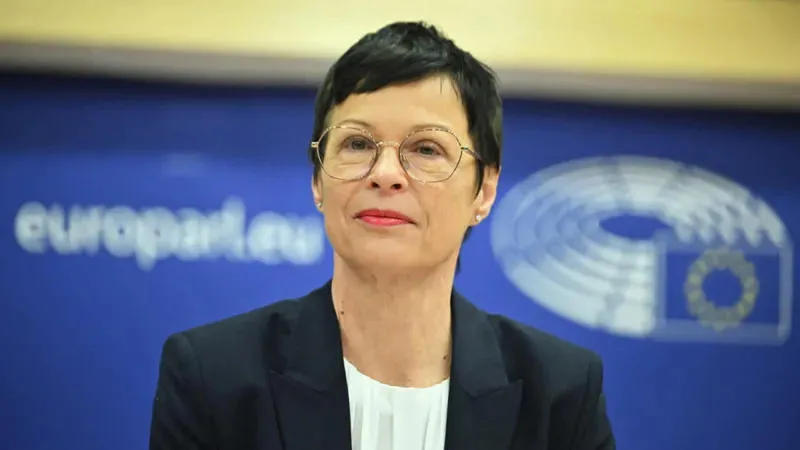 მარტა კოსი საქართველოს ხელისუფლებაზე - სანამ წინ არ მიდიან და პირიქით, იმ კანონებით, რომლებიც მიიღეს, უკუსვლას განიცდიან, სანამ ევროპული ღირებულებებისკენ არ გადადგამენ ნაბიჯებს, ჩვენ მათთან არ ვითანამშრომლებთ