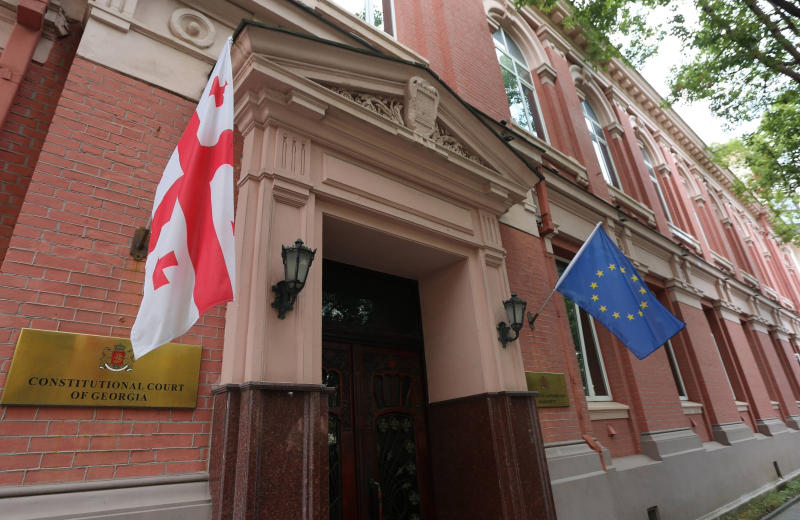 საქართველოს საკონსტიტუციო სასამართლო 21, 22 და 23 ოქტომბერს პოლიტიკური პარტიების საქმიანობის კონსტიტუციურობისა და აკრძალვის საკითხის თაობაზე სარჩელის განხილვასთან დაკავშირებით ინფორმაციას ავრცელებს