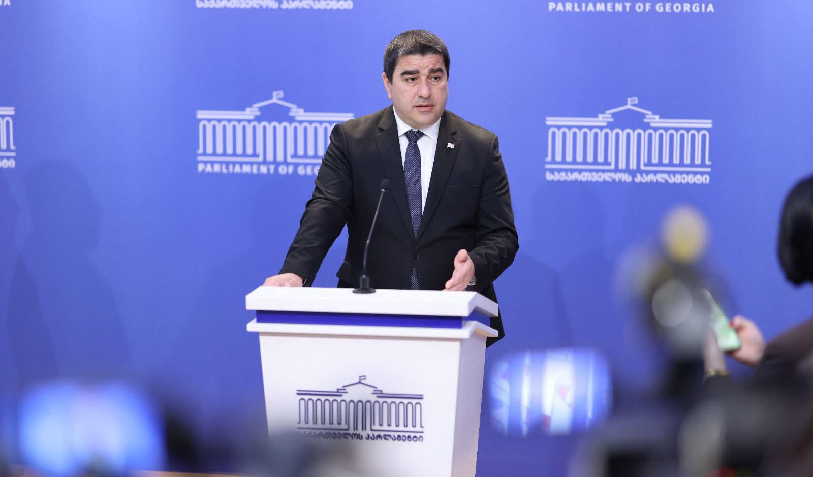 შალვა პაპუაშვილი გია ჯაფარიძის განცხადებაზე - ასე უყურებენ საქართველოს, რომ ჩვენი თავი ლანგარზე უნდა მიართვან ევროკავშირის ბიუროკრატებს, მათი მიზანი არის, როგორმე აღმოვჩნდეთ მენიუში და ვინ როგორ შეგვახრამუნებს, მაგას უნდა დავაკვირდეთ ჩვენ