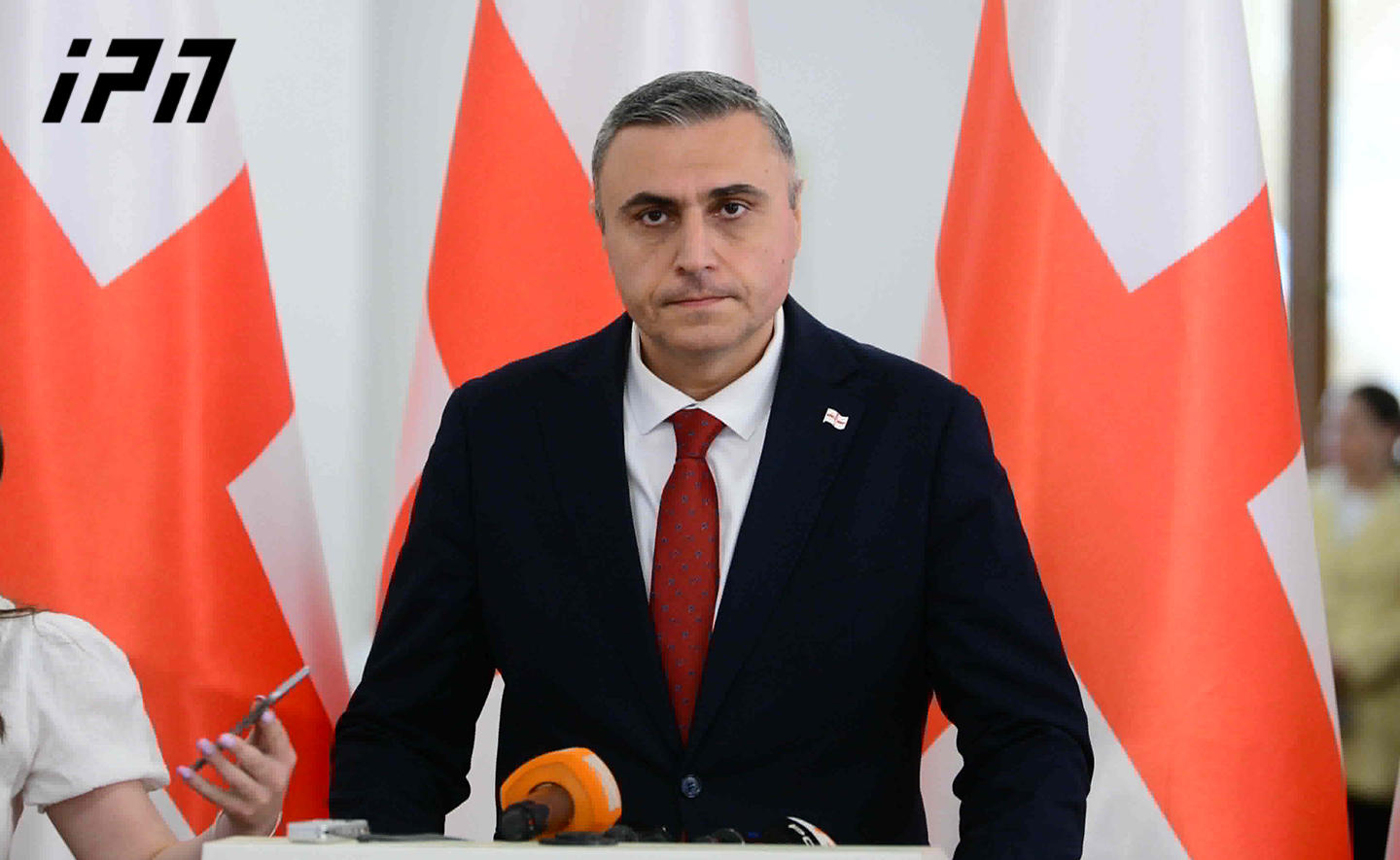დავით მათიკაშვილი მანანა კობახიძეზე - პირველ ეტაპზე ვნახეთ არალოგიკური განაცხადი, როცა ის საქმის აცილებას ითხოვდა, შემდეგ მან დატოვა საკონსტიტუციო სასამართლო, რაც პასუხისმგებლობისგან გაქცევას ჰგავს