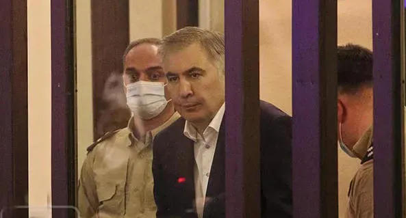 მიხეილ სააკაშვილი - ბოლოსდაბოლოს, აქეთ-იქით გაიხედეთ, გარშემო რამდენი ადამიანი დარჩა „ქოცების“ მხარდამჭერი?! - შეწყვიტეთ მოთქმა, ქოთქოთი და იფიქრეთ იმაზე, მე რომ თავისუფლად დავდიოდე, რამდენ ხანში დავასრულებდი ამათ