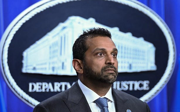 FBI-ის დირექტორი - რუსეთის დაზვერვა სავარაუდოდ, აშშ-ში დისიდენტის მკვლელობას გეგმავდა - უცხოურ მთავრობებს არ მიეცემათ უფლება გააჩუმონ კრიტიკოსები, დაარღვიონ ჩვენი კანონები ან საფრთხე შეუქმნან ხალხს ამერიკაში