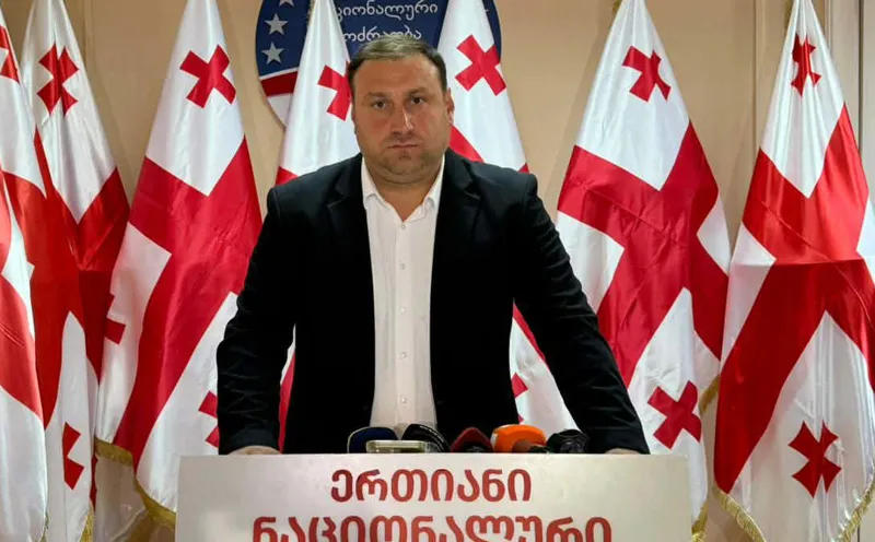 ლაშა ფარულავა - ანდრია ჯაღმაიძის განცხადება მთავრობის სკანდალიდან გამოძრომის მცდელობაა - საქმე გვაქვს სავარაუდო კორუფციულ გარიგებებთან, როცა ბიუჯეტის განკარგვა ხდება ერთ პირთან, ჩინოვნიკებთან დაკავშირებულ შუამავალთან მოლაპარაკებით