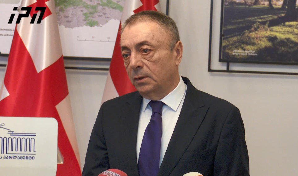 თენგიზ შარმანაშვილი - ყველა ადამიანს თავისი სტილი აქვს და თამაზ ბორაშვილი ალბათ განსხვავებულ რამეს შემოგვთავაზებს - ხშირ ცვლილებას არ მივესალმები, იმედი გამოვთქვათ, რომ ამ პროფესიონალისთვის სტაბილურობა უფრო მეტად იქნება დამახასიათებელი