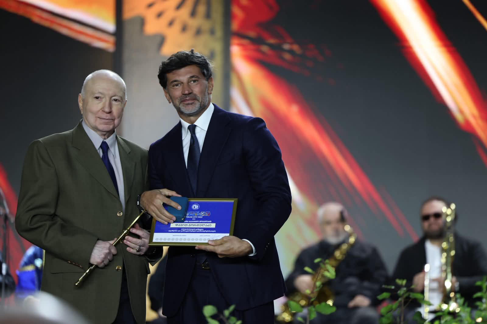 თბილისის საპატიო მოქალაქის წოდება 32 პირს მიენიჭა