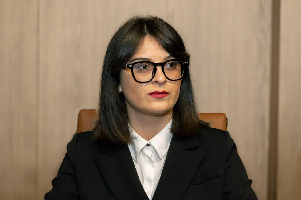რუსთავის საკრებულოში „ლელოს“ წევრი ნინო სულაძე ქალაქის მერს მიმართავს, 2027 წლის მუნიციპალიტეტის ბიუჯეტში, საჯარო სკოლების I-IV კლასების მოსწავლეებისთვის უფასო კვების პროგრამა გაითვალისწინოს