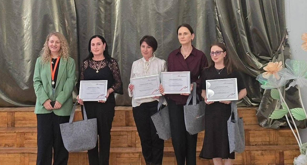 "ეიპიემ ტერმინალს ფოთი" აგრძელებს განათლების მხარდაჭერას: დაჯილდოვდნენ გამორჩეული პედაგოგები