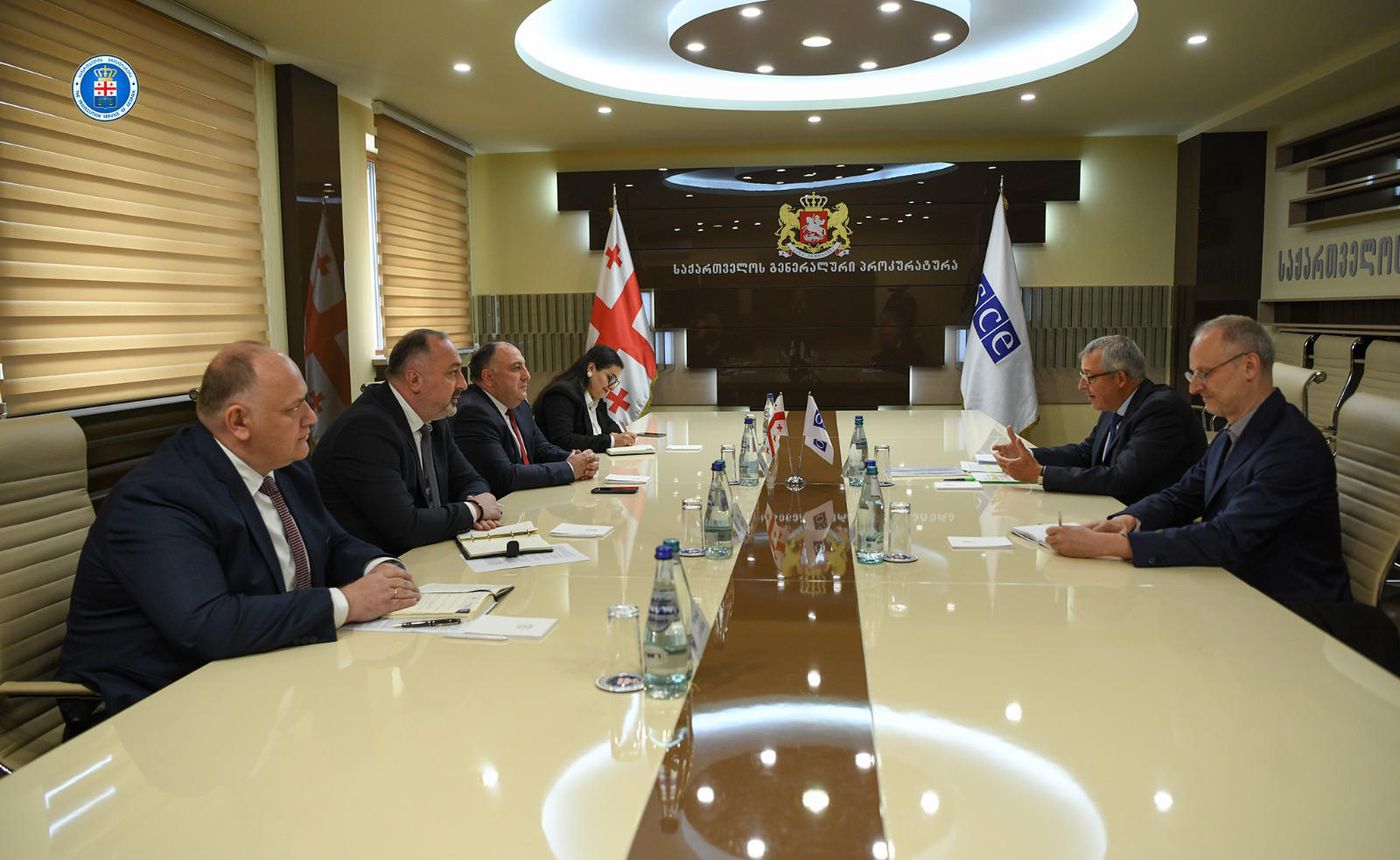 საქართველოს გენერალური პროკურორი გიორგი გვარაკიძე სამხრეთ კავკასიაში ეუთო-ს სპეციალური წარმომადგენელს, ელჩ კრისტოფ შპეტს შეხვდა