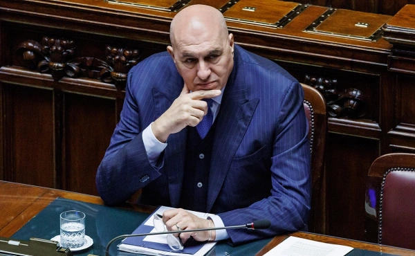 იტალიის თავდაცვის მინისტრი საპროტესტო აქციებზე - ეს იმის შედეგია, რასაც მე „ჰიბრიდულ ომს“ ვუწოდებ - დასავლეთმა ეს ჯერ ვერ გააცნობიერა