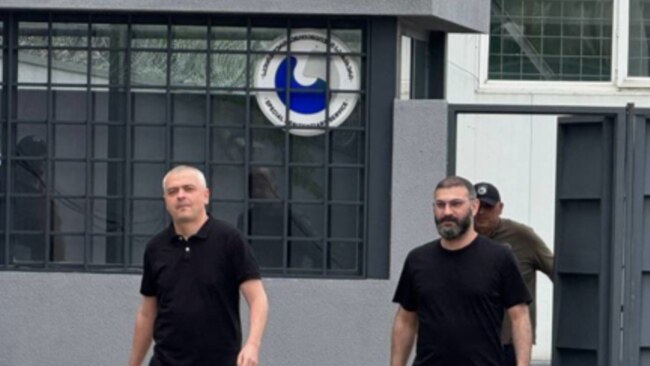 ექსმინისტრ ბურჭულაძის საქმეზე დაკავებულმა მხეიძემ და ხაინდრავამ ციხე დატოვეს