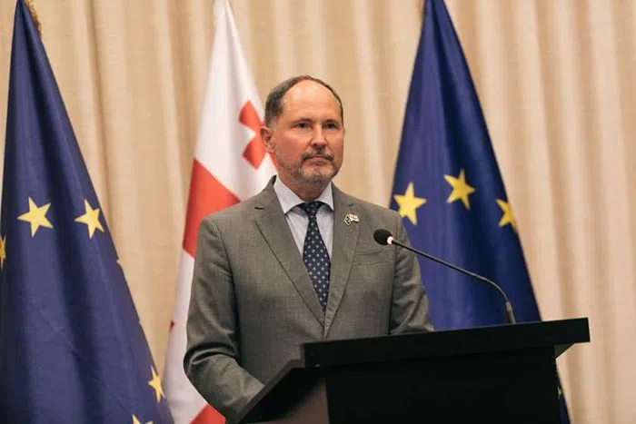 "სამწუხაროდ, საქართველოს მთავრობა არ უსმენს იმას, რასაც ევროკავშირი ამბობს - როგორც ცოტა ხნის წინაც წავიკითხე, ბოლო დღეებში უპრეცედენტო თავდასხმაა ევროკავშირზე, ევროკავშირის ინსტიტუტებზე, ევროპარლამენტზე"