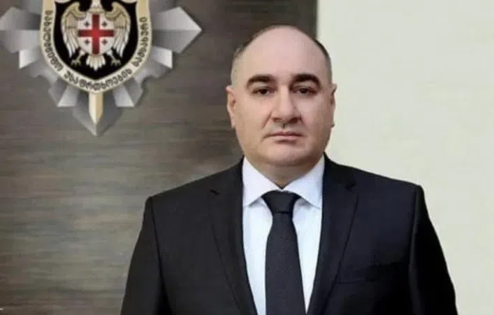 სუს-ის უფროსის ყოფილი მოადგილე, ლევან ახობაძე 500 000- ლარიანი გირაოს სანაცვლოდ სხდომათა დარბაზიდან გათავისუფლდა