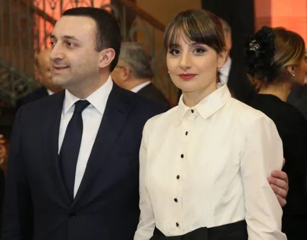ნუნუკა თამაზაშვილი ბიძინა ივანიშვილისა და ირაკლი ღარიბაშვილის საერთო ფოტოს აქვეყნებს - რას წერს ექსპრემიერის ცოლი?
