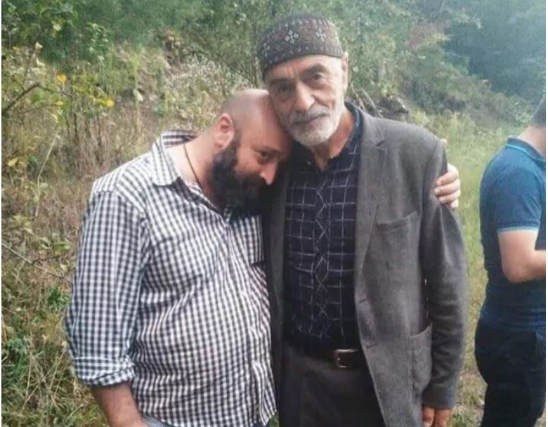 "გოგოს, რომელიც მიყვარდა, მერვე სართულზე ამწით ავაკითხე“