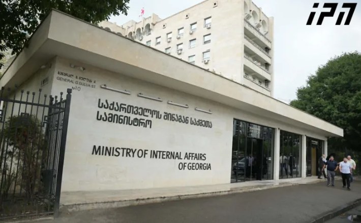 შსს-ს განცხადება: რატომ დააკავეს ძმები ფეიქრიშვილები - "მოქალაქეს ე.წ. კრიმინალური მფარველობის სანაცვლოდ თანხის გადახდა მოსთხოვა, წინააღმდეგ შემთხვევაში კი მოკვლით დაემუქრა"
